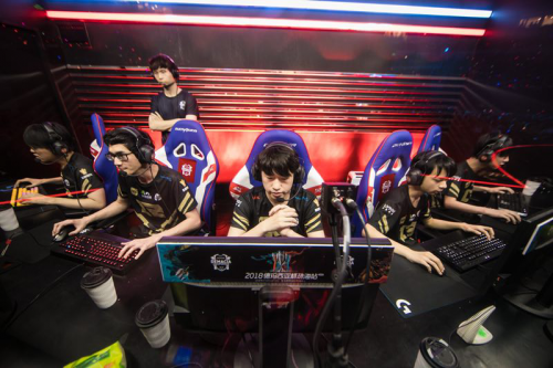 也延续了他 也延续了他