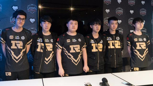 保持高度警 保持高度警