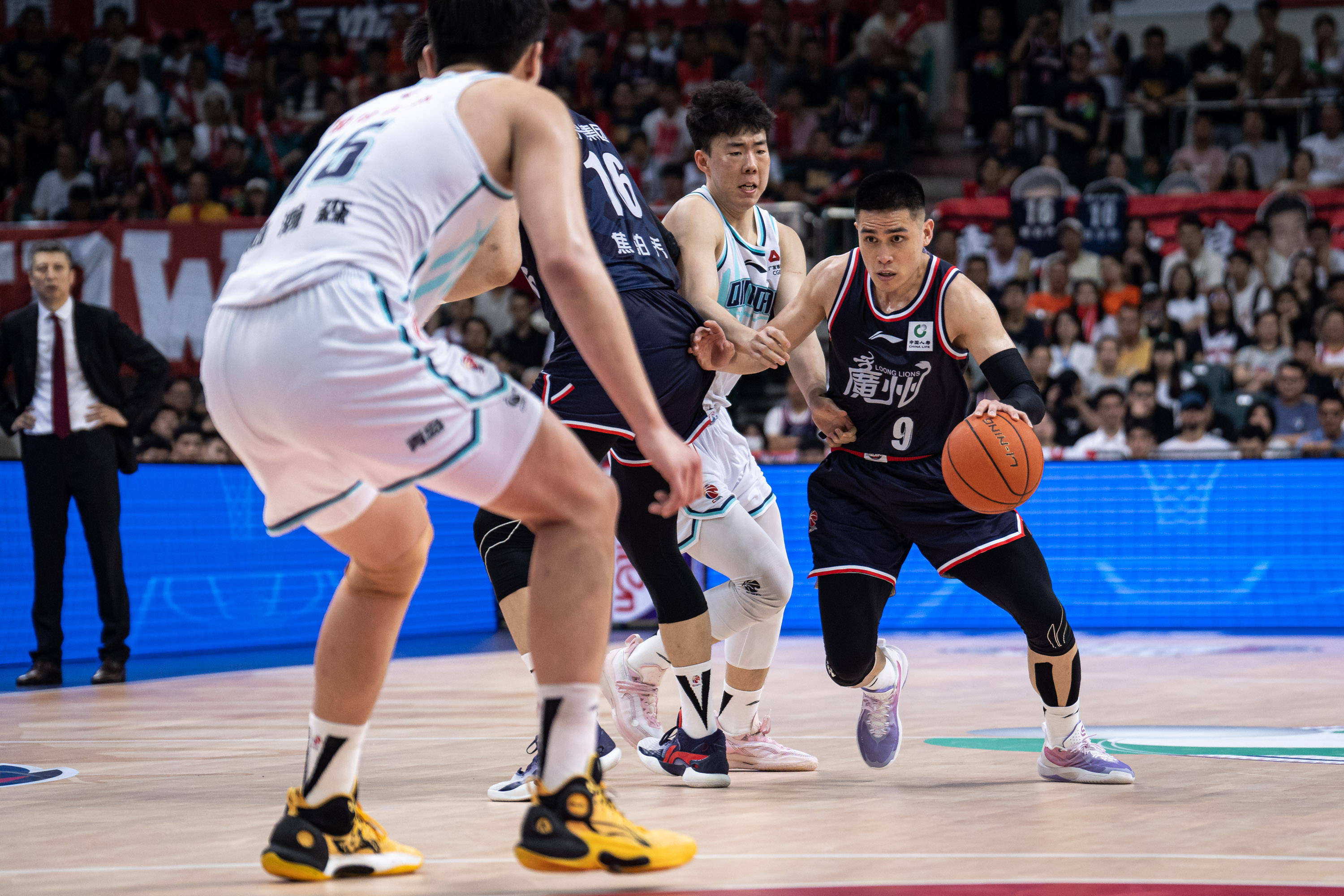 于是在频繁 于是在频繁